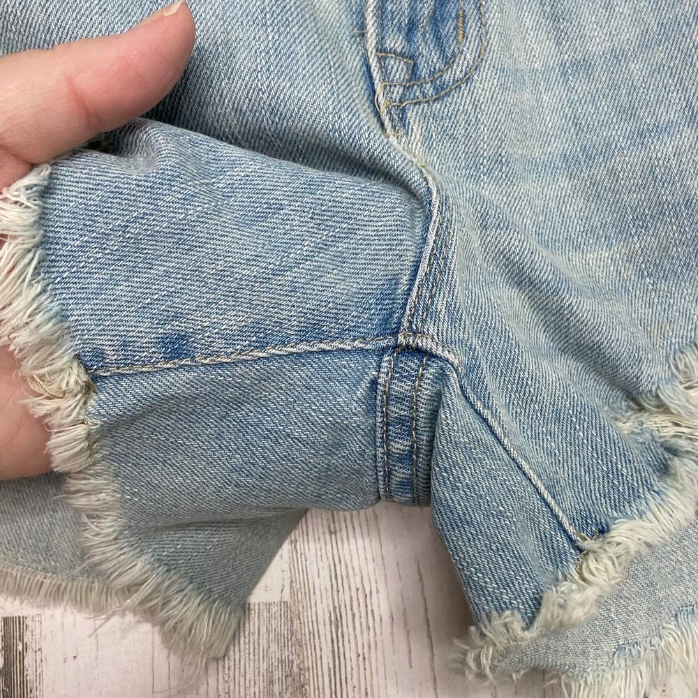 BDG Freja Vintage Fit Shorts Denim Cutoff Distressed Mid Rise Beach Boho Size 24 - Picture 6 of 11
